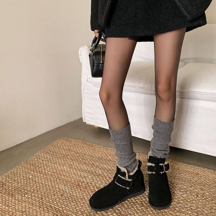 Suede Winter Boots with Strap - Black