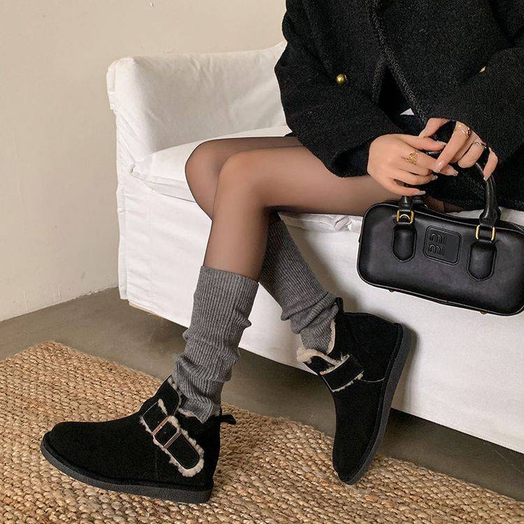 Suede Winter Boots with Strap - Black