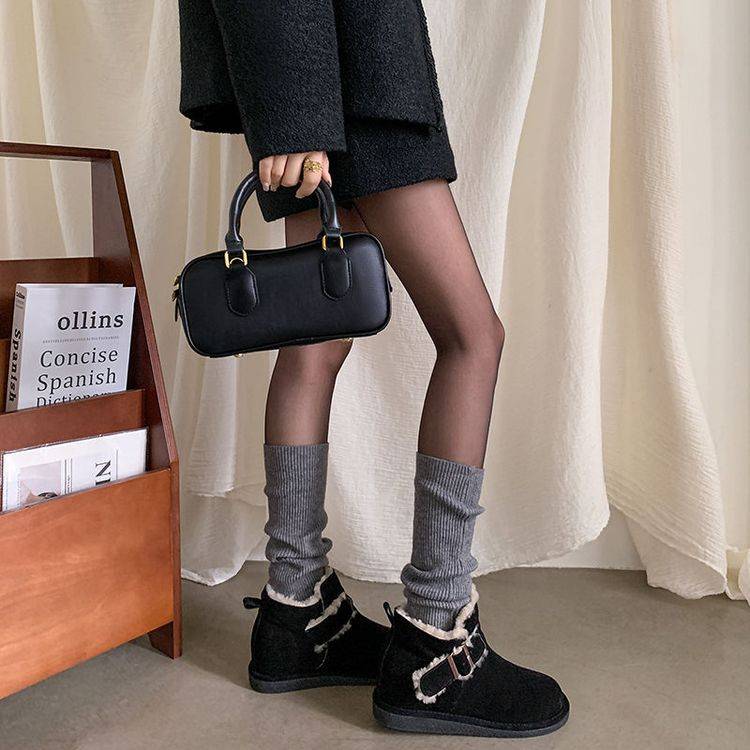 Suede Winter Boots with Strap - Black