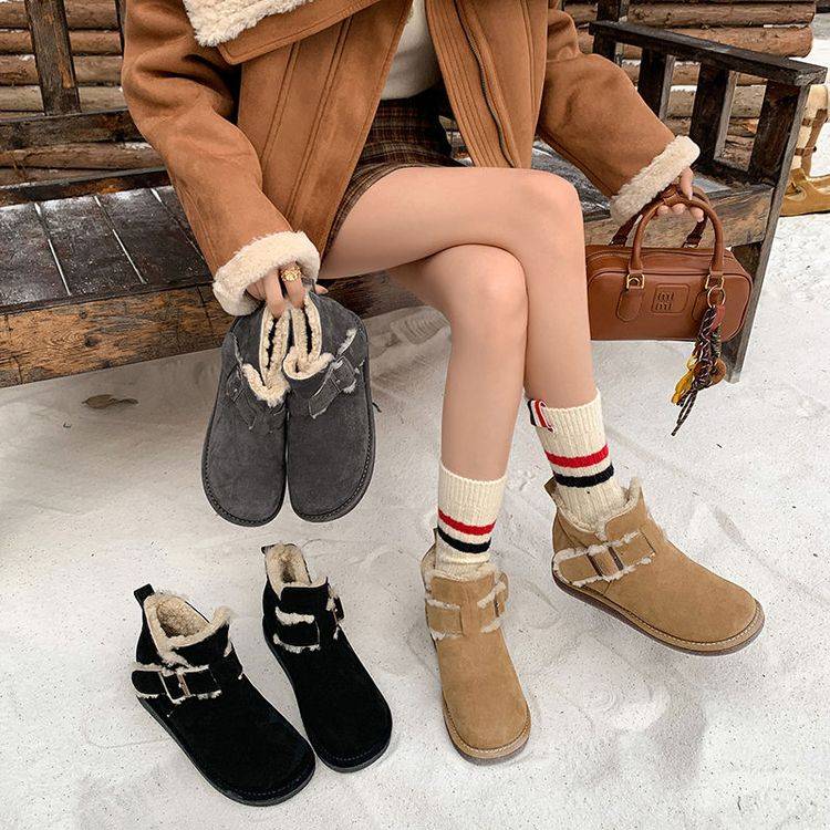 Suede Winter Boots with Strap - Brown