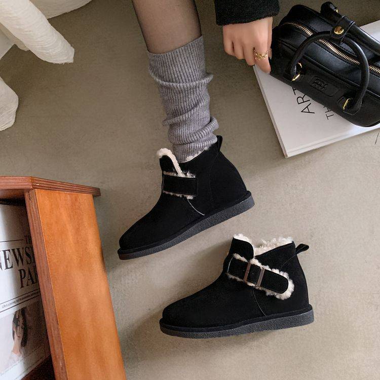 Suede Winter Boots with Strap - Black